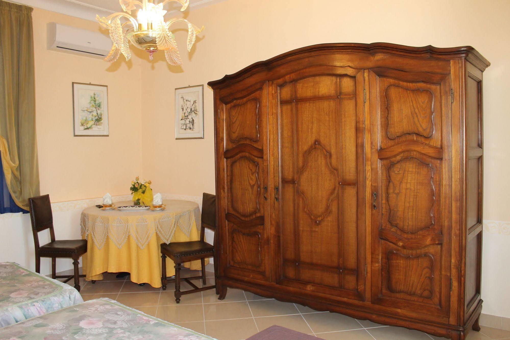 Hotel Ristorante La Torretta Bianze Exterior photo
