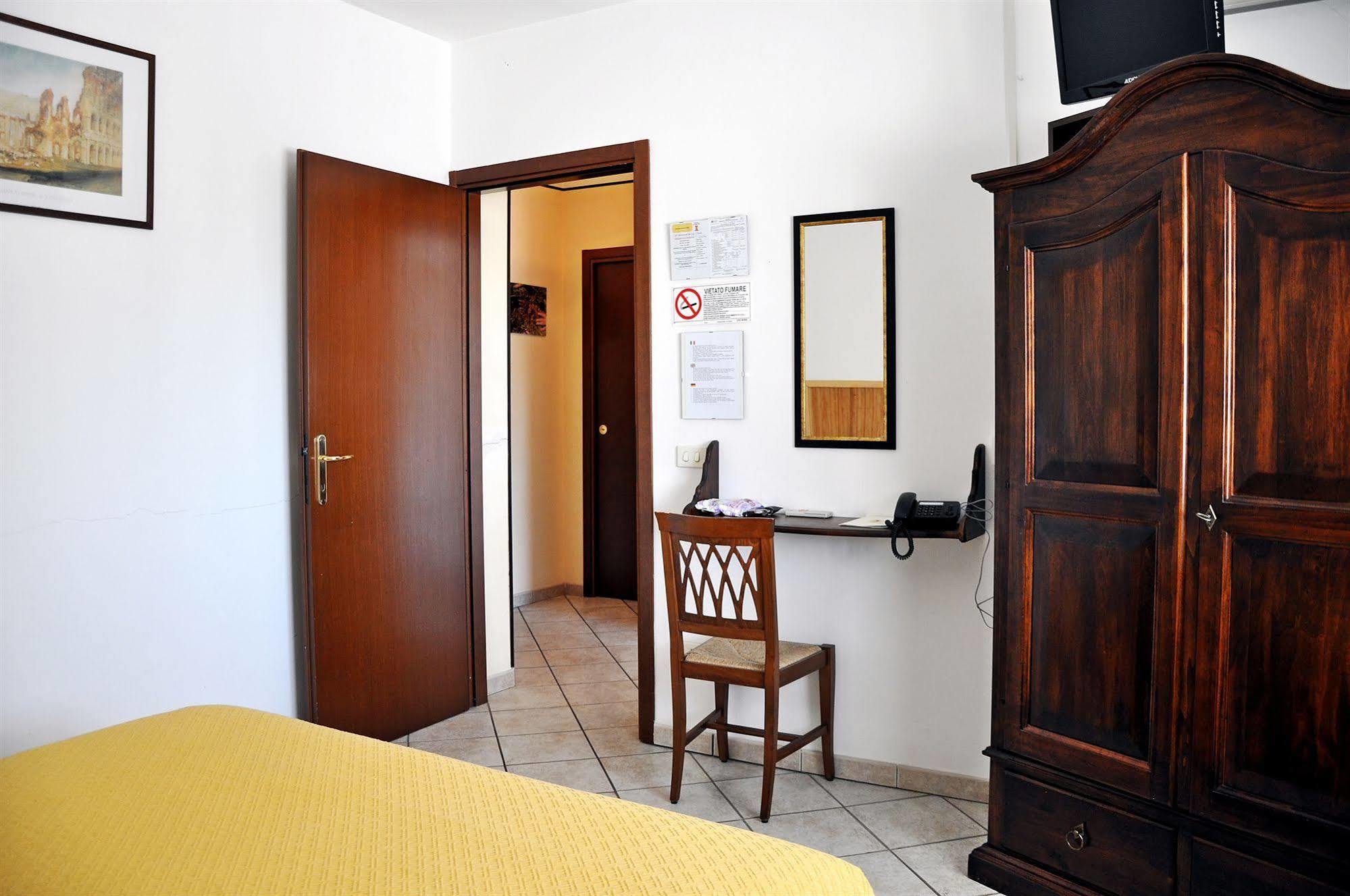 Hotel Ristorante La Torretta Bianze Exterior photo